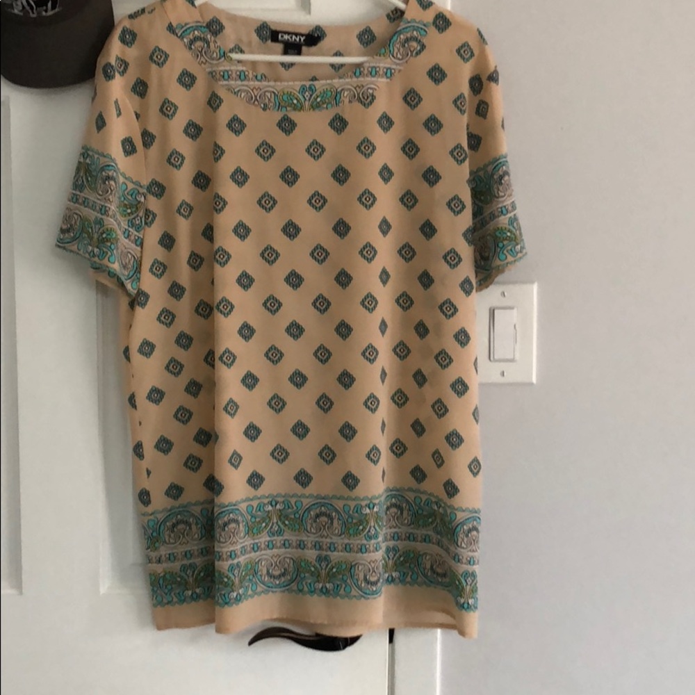 DKNY long silky shirt Size medium. Unworn